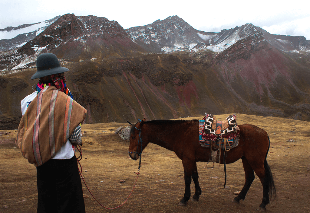 Vinicunca Moutaina Peru Rainbow Mountains man and horse, Kolorowe Góry mężczyzna i koń