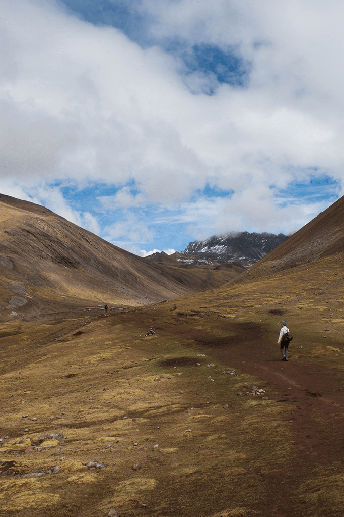 Vinicunca Moutaina Peru Rainbow Mountains woman on the path, Kolorowe Góry kobieta na ścieżce